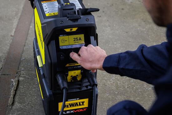 0447800883  ESAB Renegade VOLT ES 200i Cordless Battery-Powered Welder Package - 110/230v, 1ph